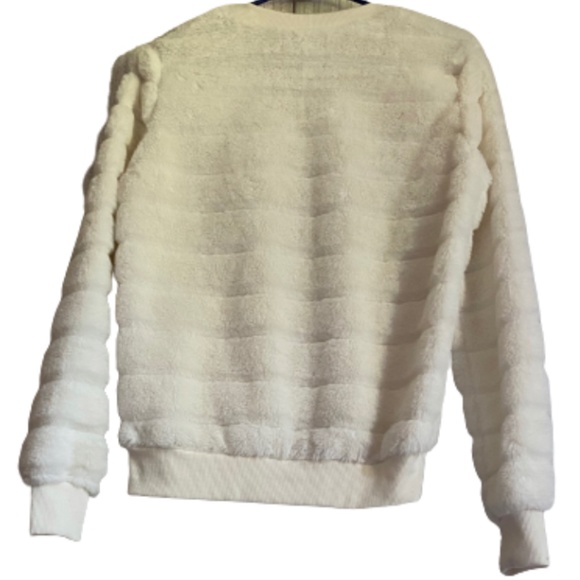 ❌❌❌SOLD❌❌❌No Boundaries White Sweater for Women - Picture 2 of 3